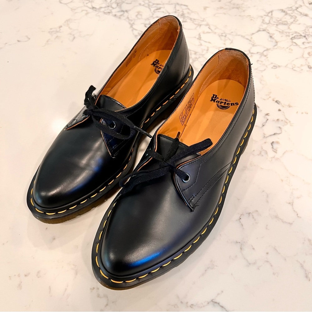 RARE Never Worn Dr. Martens Siano Shoes Black Polished Leather Size 9